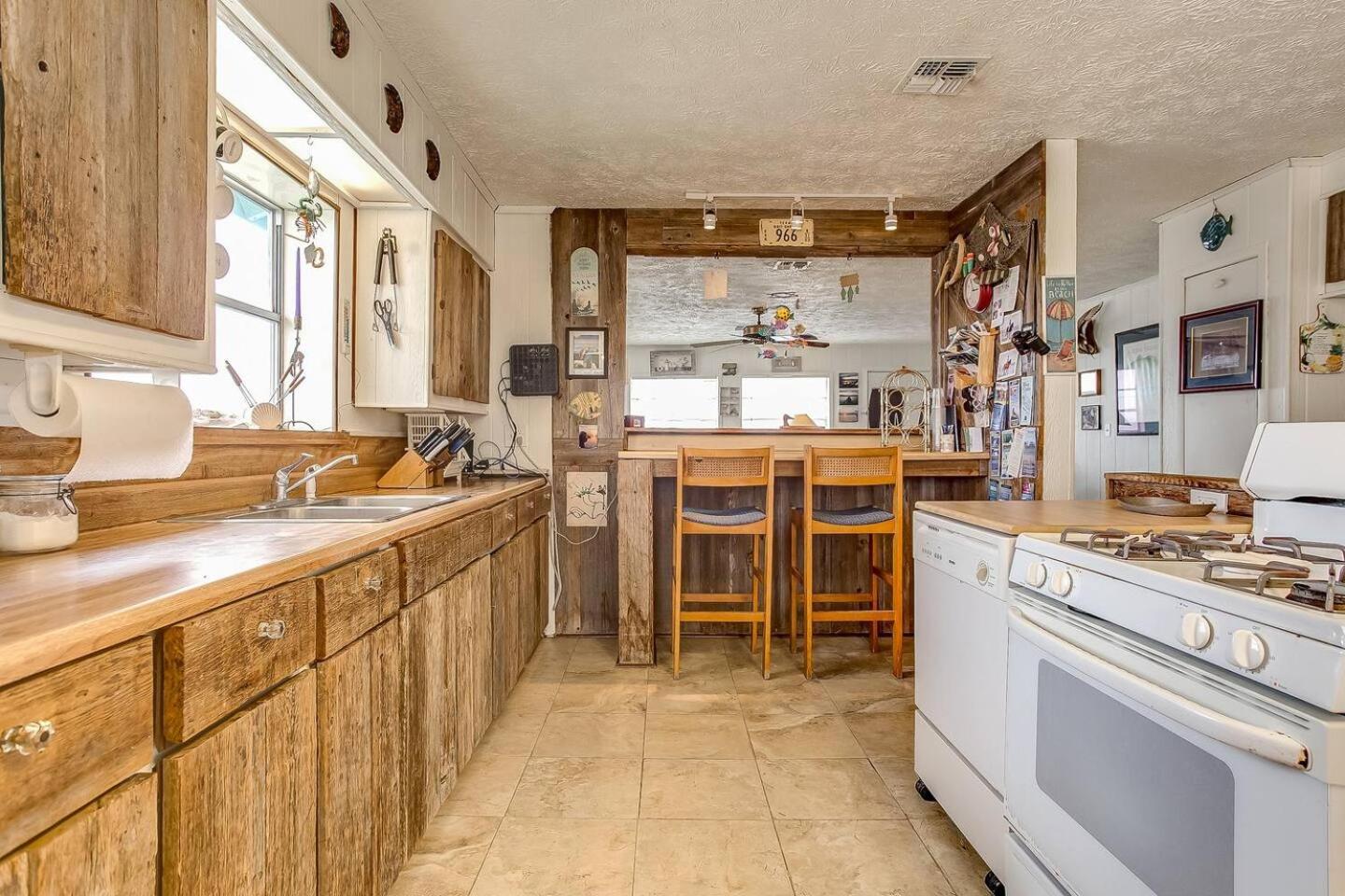 Waterfront Laguna Madre Bayhouse - Fishing, Birding & Family Retreat