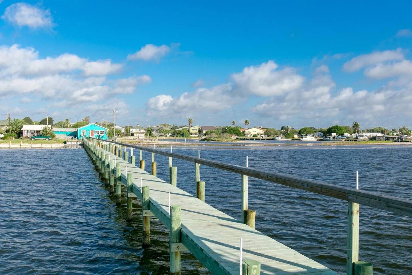 Waterfront Laguna Madre Bayhouse - Fishing, Birding & Family Retreat