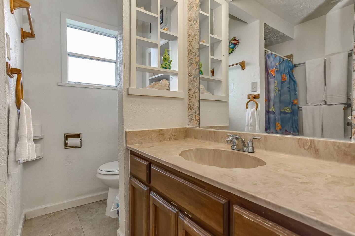 Waterfront Laguna Madre Bayhouse - Fishing, Birding & Family Retreat