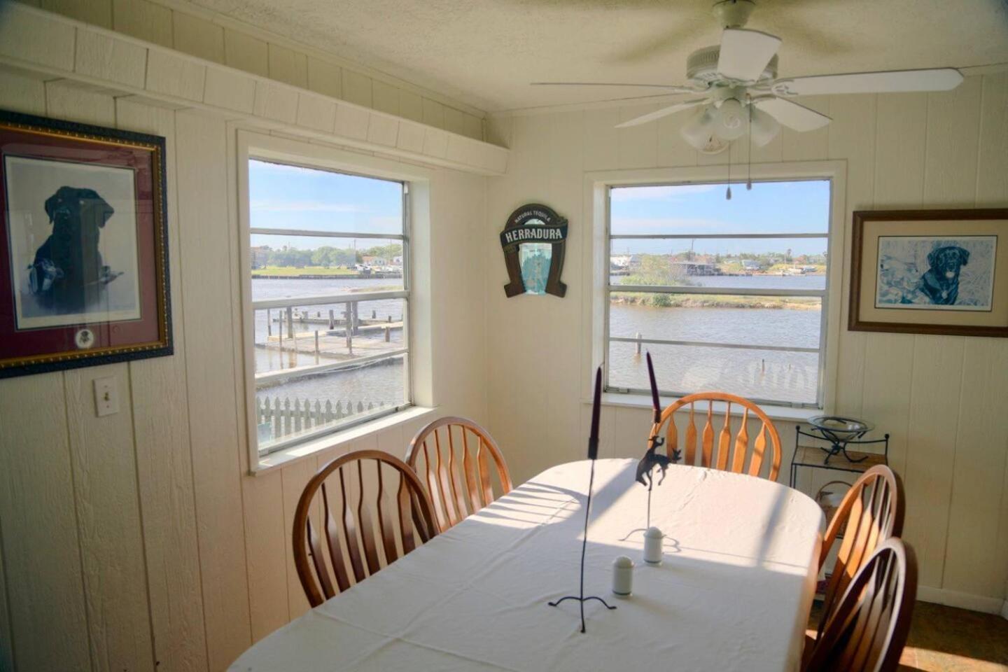 Waterfront Laguna Madre Bayhouse - Fishing, Birding & Family Retreat