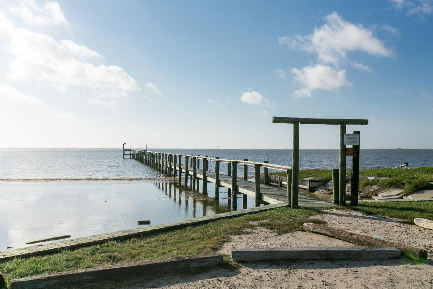 Waterfront Laguna Madre Bayhouse - Fishing, Birding & Family Retreat