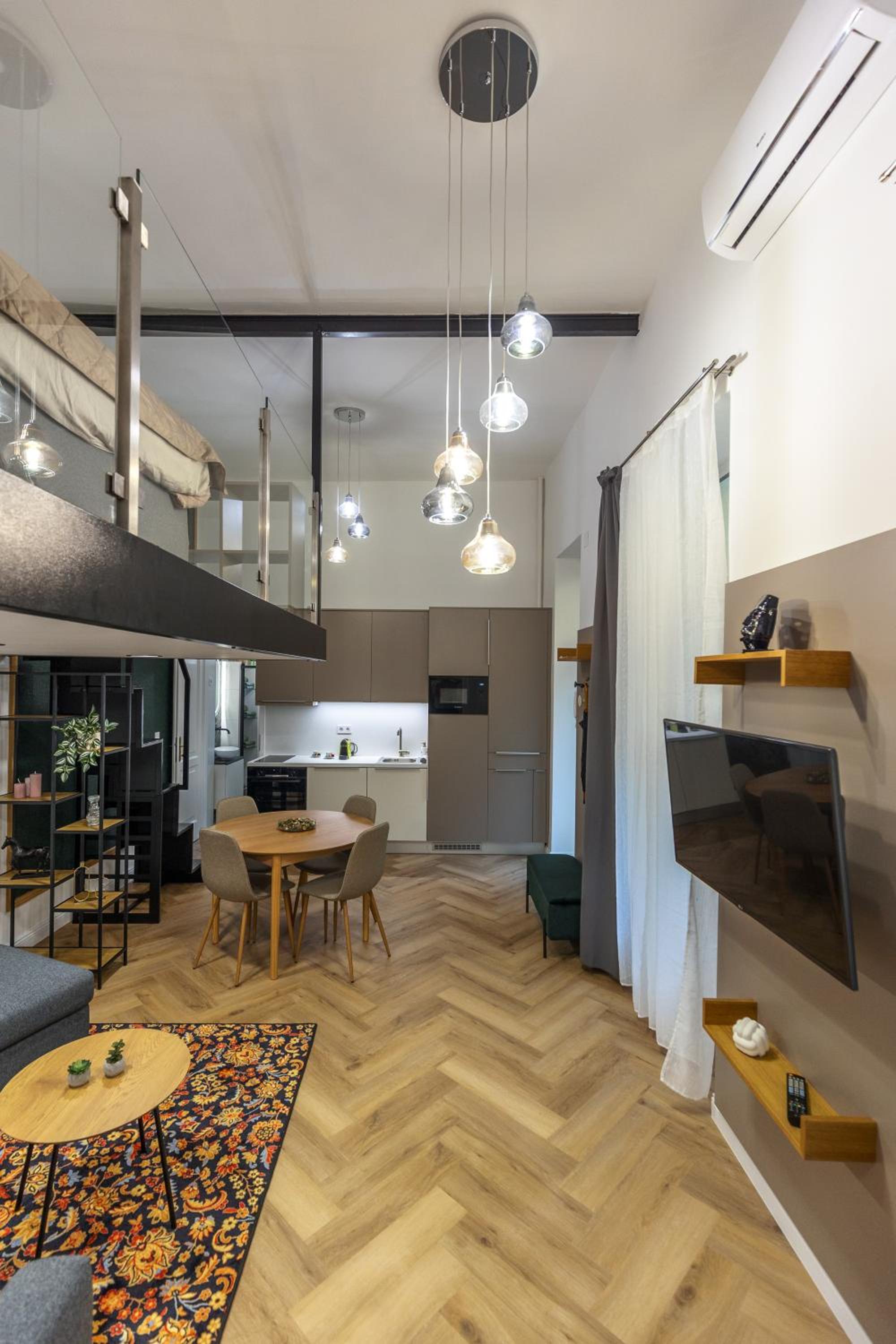 Downtown Luxury Apartment view 3