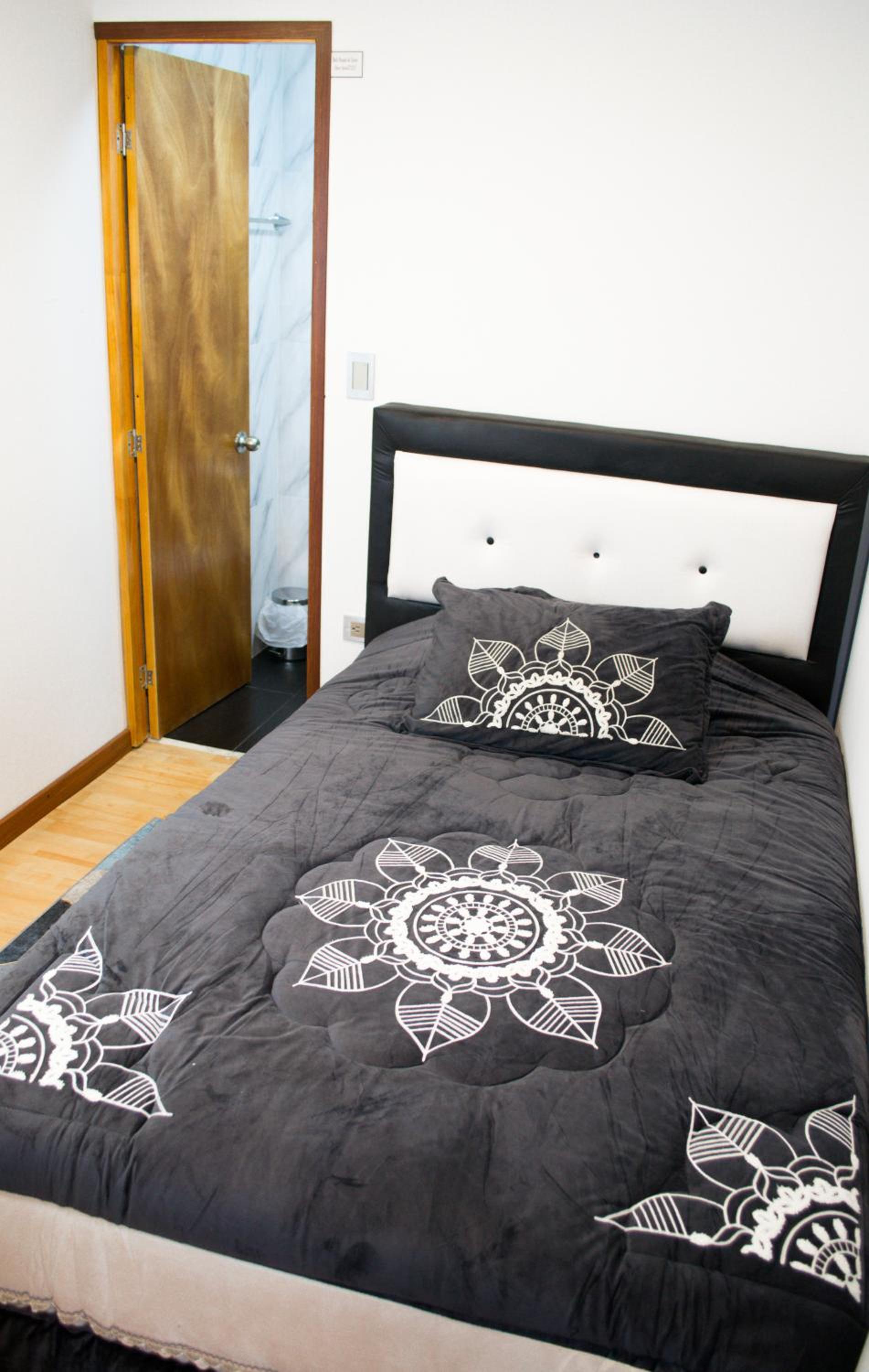 Hostal Lucas Corferias - Habitaciones Privadas