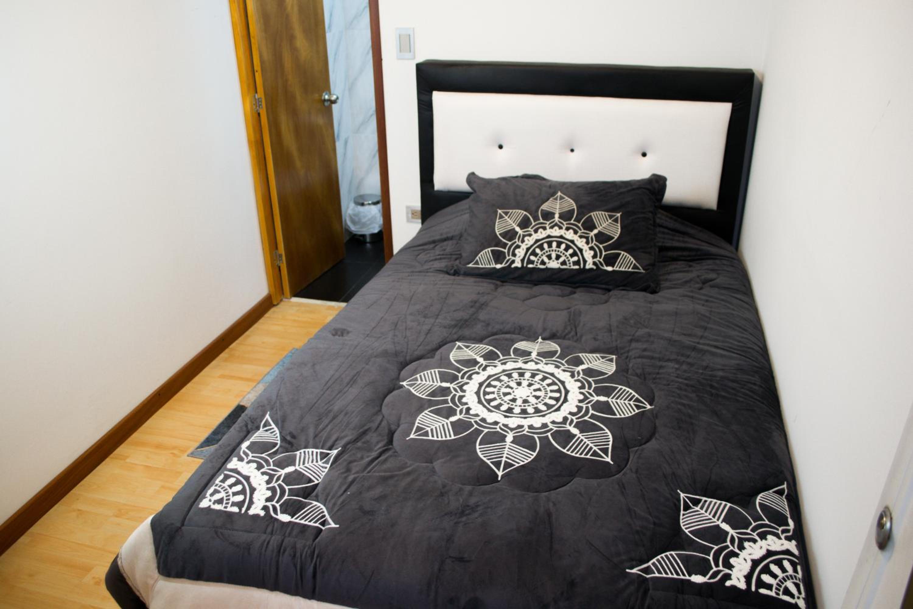 Hostal Lucas Corferias - Habitaciones Privadas