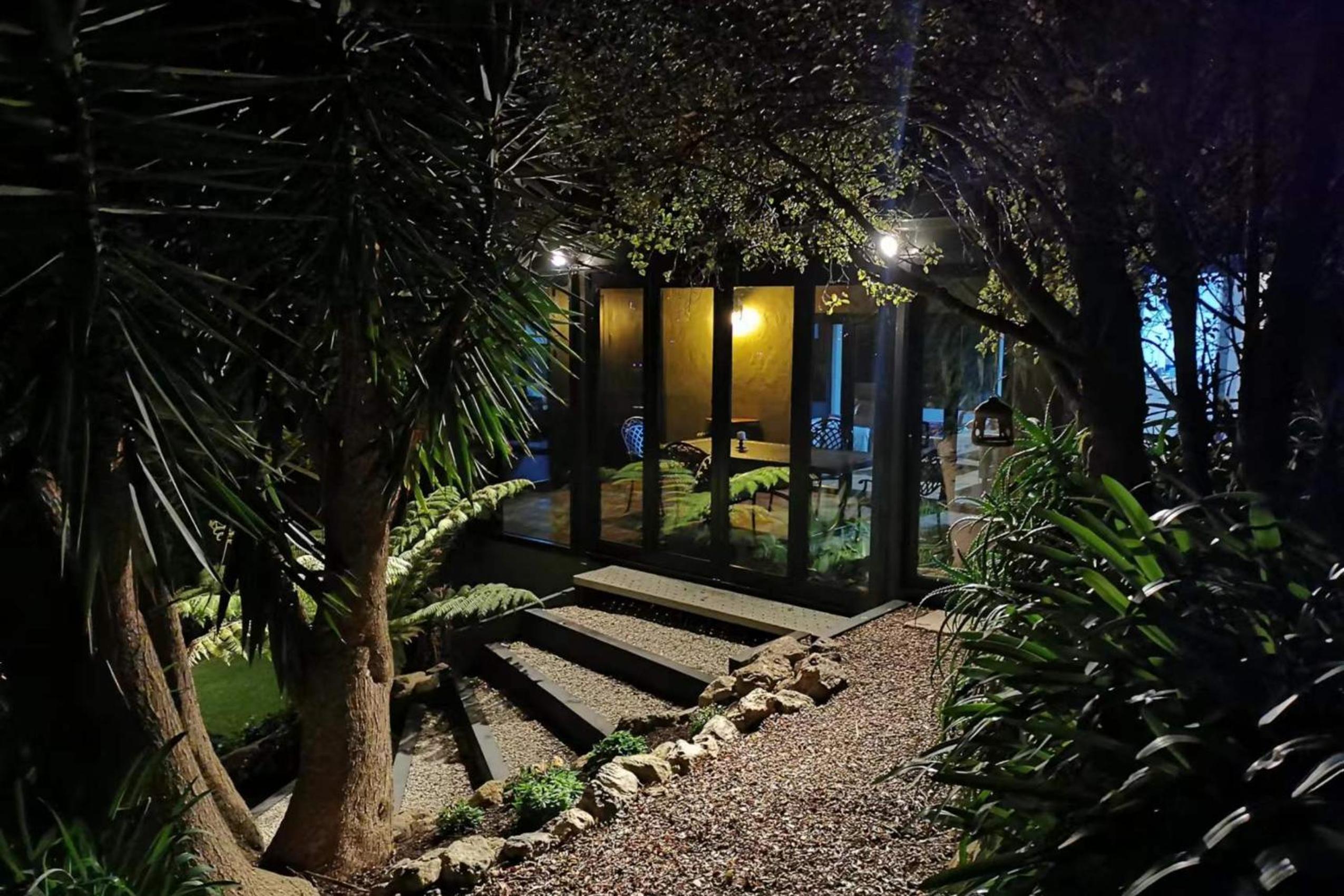 Serenity Cottage - Oneroa Holiday Home view 5