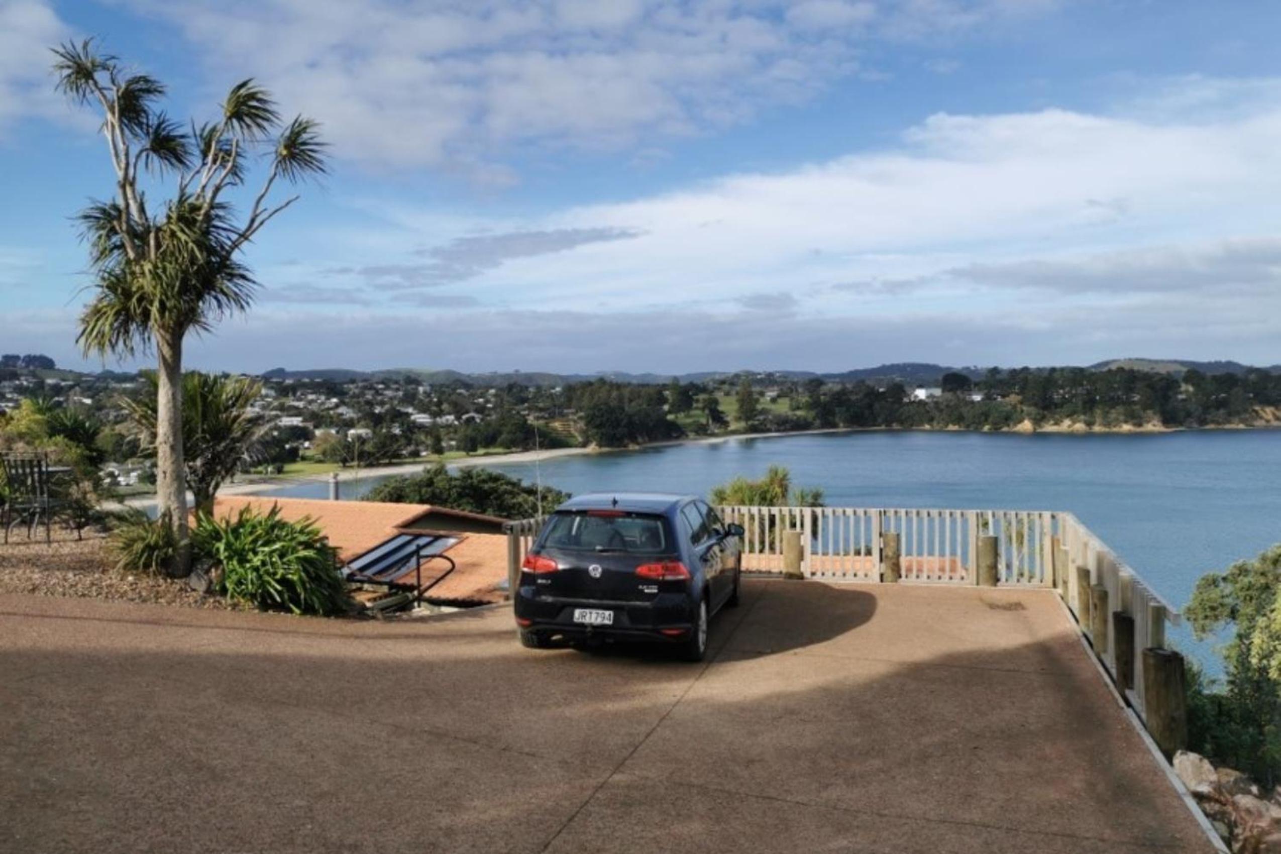 Serenity Cottage - Oneroa Holiday Home view 3