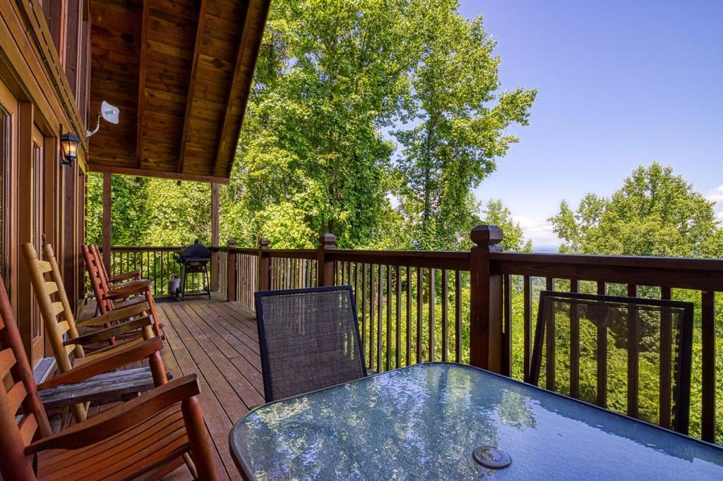 Buzzard Roost, Awesome Mountain Views, Game Room, Hot Tub, Free Attraction Tickets, WIFI!!! view 4