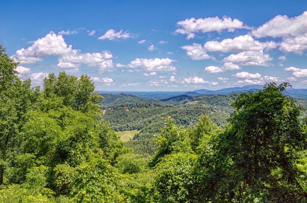 Buzzard Roost, Awesome Mountain Views, Game Room, Hot Tub, Free Attraction Tickets, WIFI!!! view 5