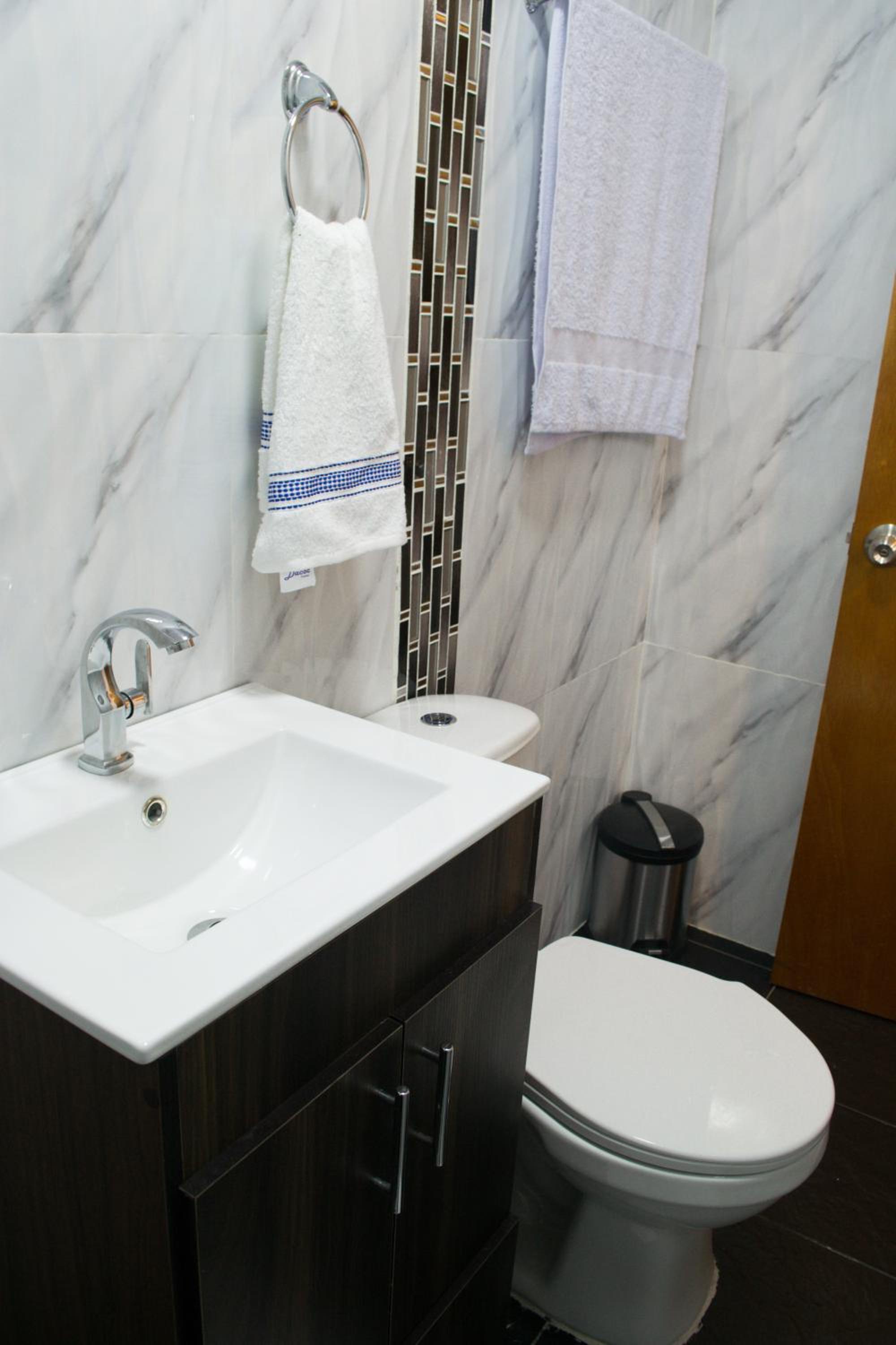 Hostal Lucas Corferias - Habitaciones Privadas