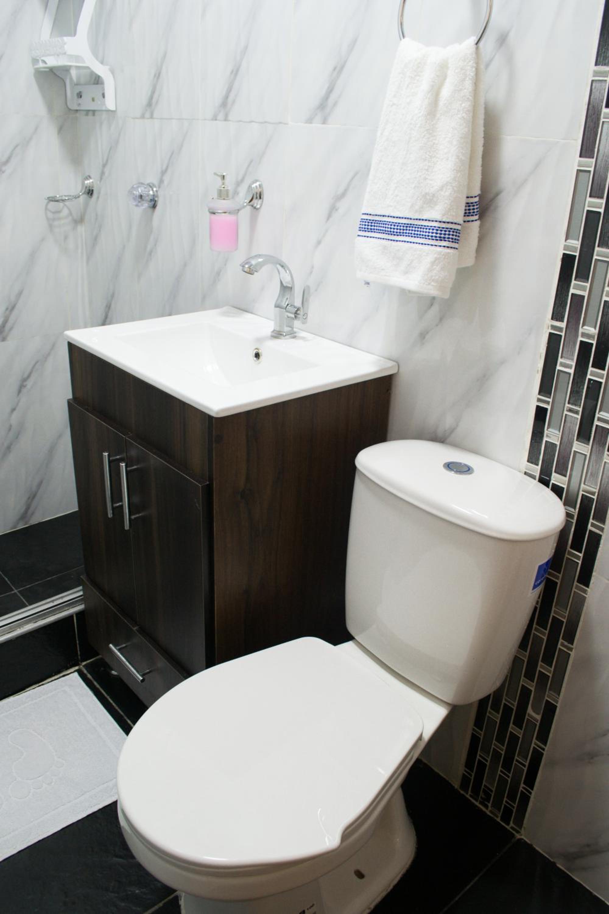 Hostal Lucas Corferias - Habitaciones Privadas