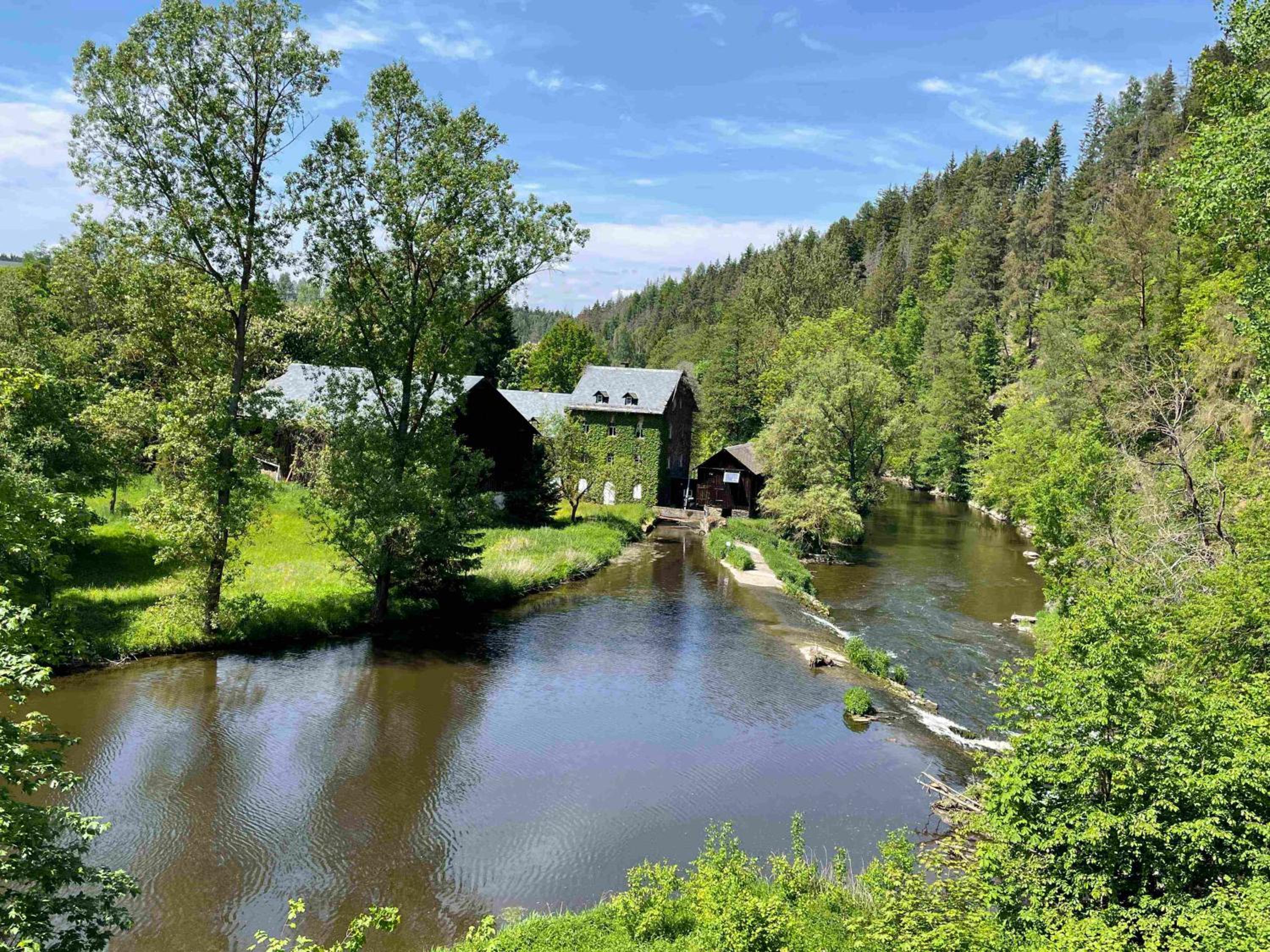 Ferienwohnung im Chaletstil Schlossblick 51 qm Wellness Fitness Sauna Bergrödelhof