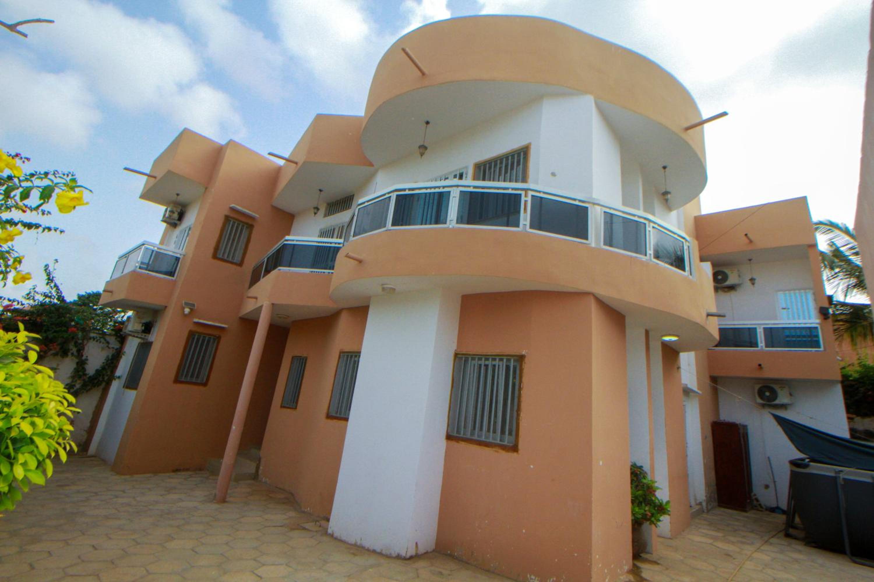 "Ô soleil" une Villa moderne dans un quartier paisible du centre de Saly view 2