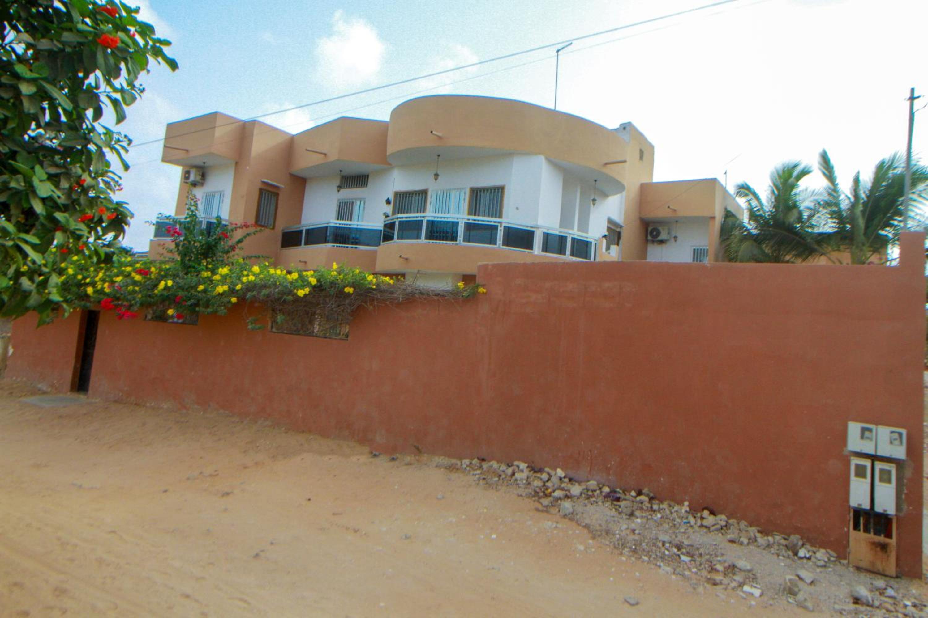"Ô soleil" une Villa moderne dans un quartier paisible du centre de Saly view 3