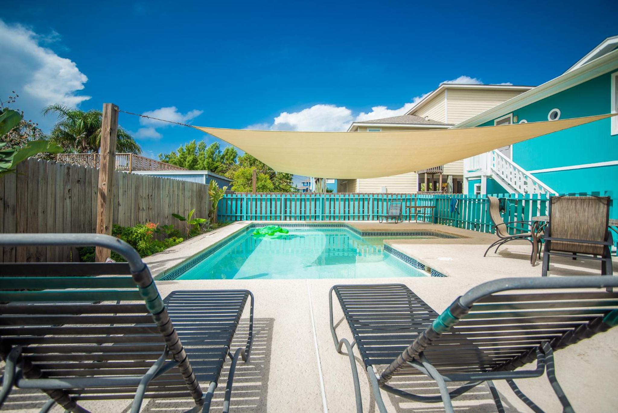 Blue Horizon HUGE Private Pool and yard with Outside shower! view 3