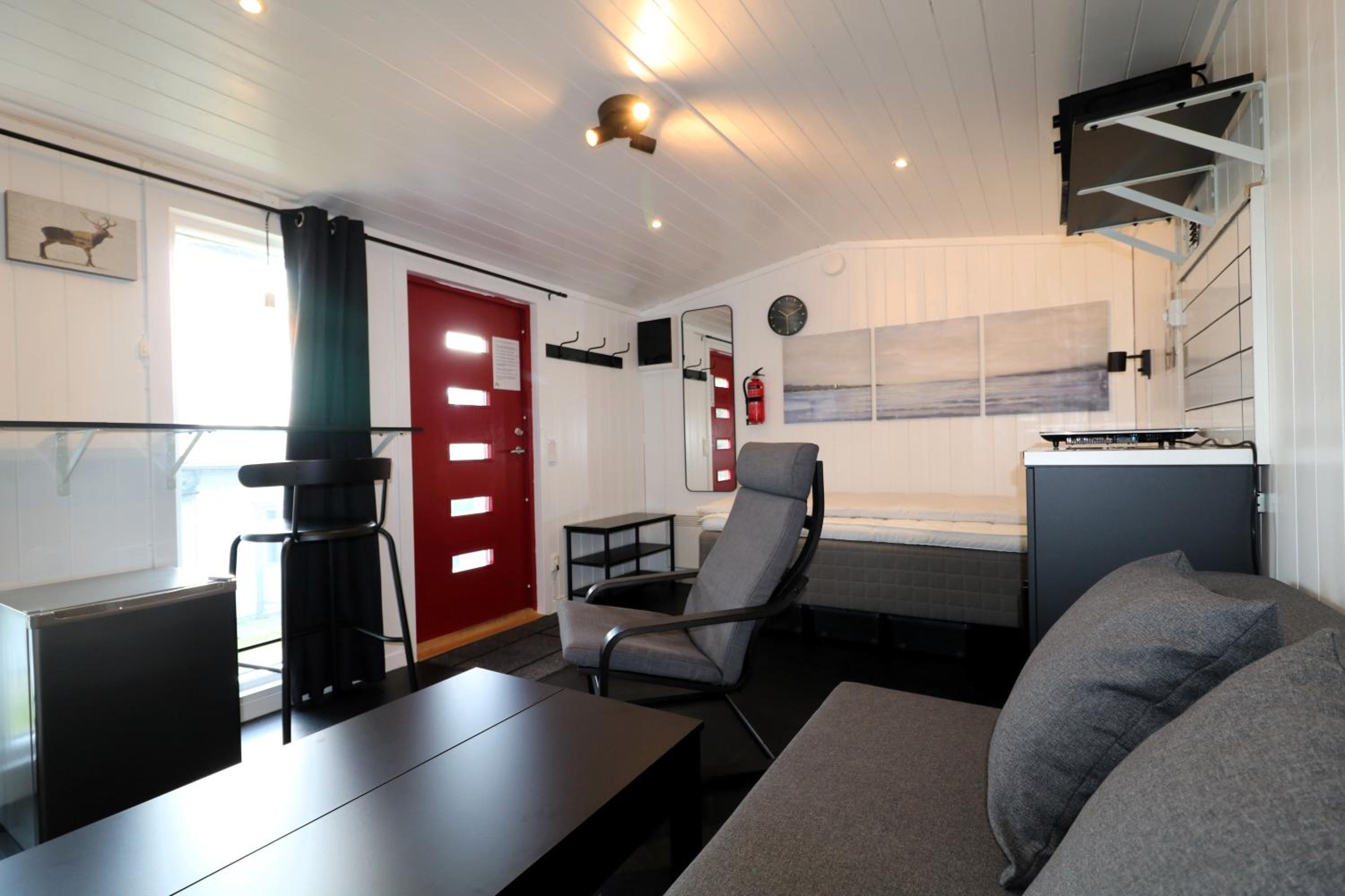 Hotel Aurora Cabin - Image 1