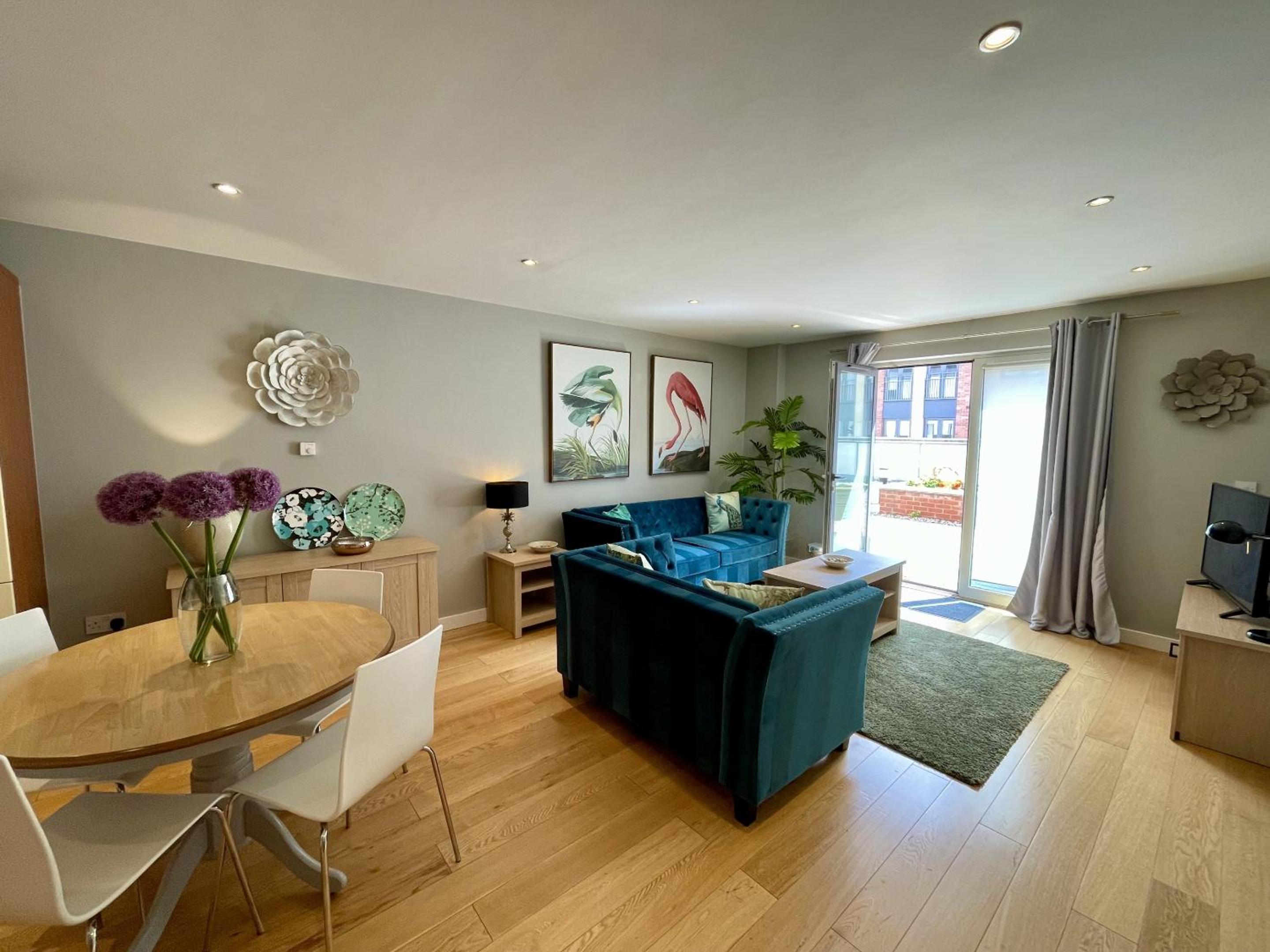 Stunning 2-bed Town Centre Apartment - Hosted by Hutch Lifestyle view 2