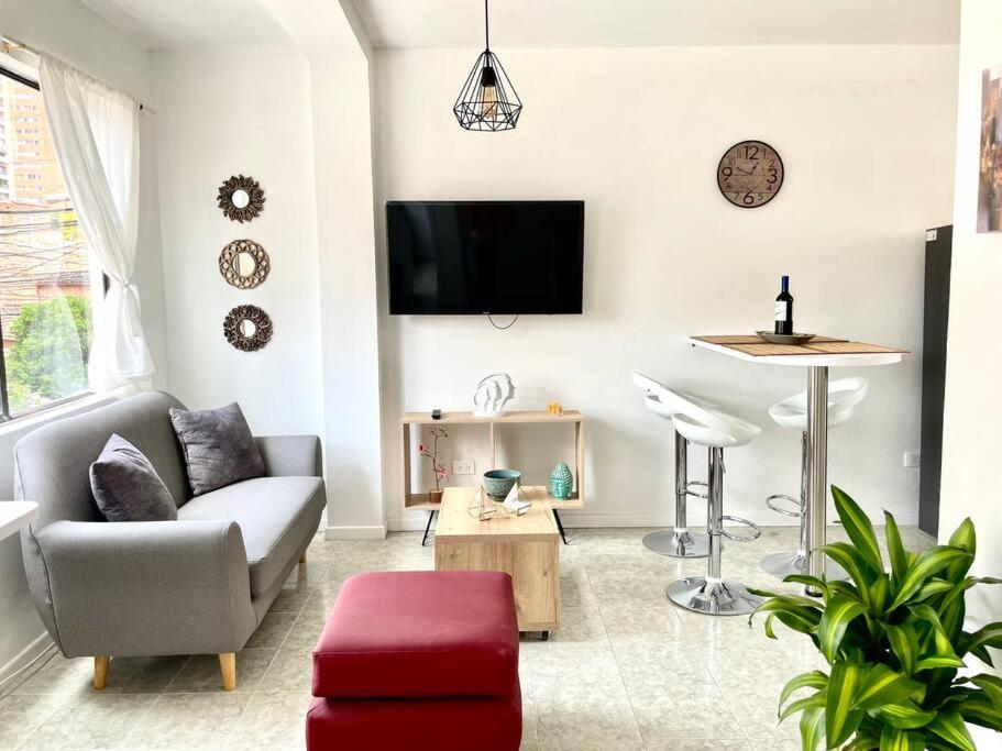 Spacious and comfortable apartment next to metro
