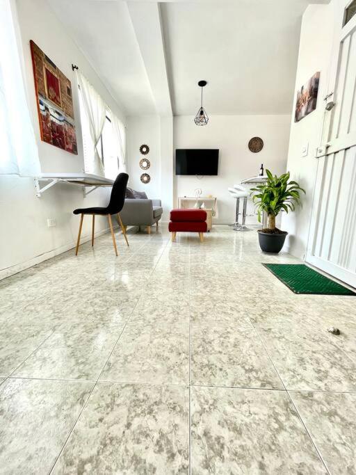 Spacious and comfortable apartment next to metro