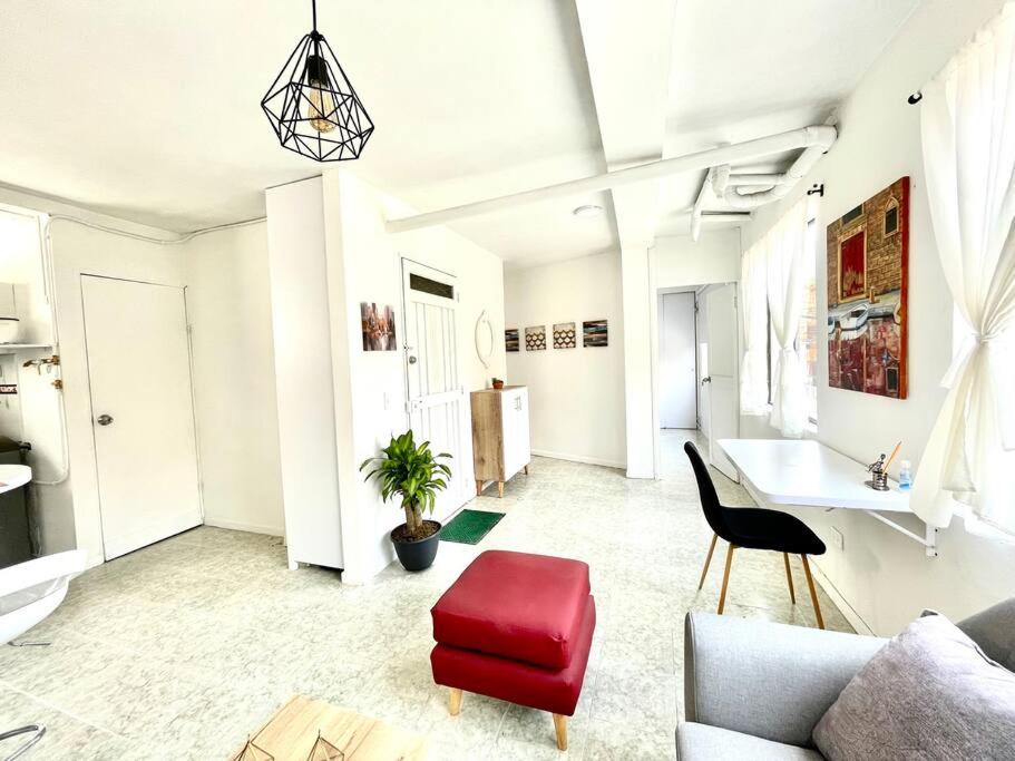 Spacious and comfortable apartment next to metro