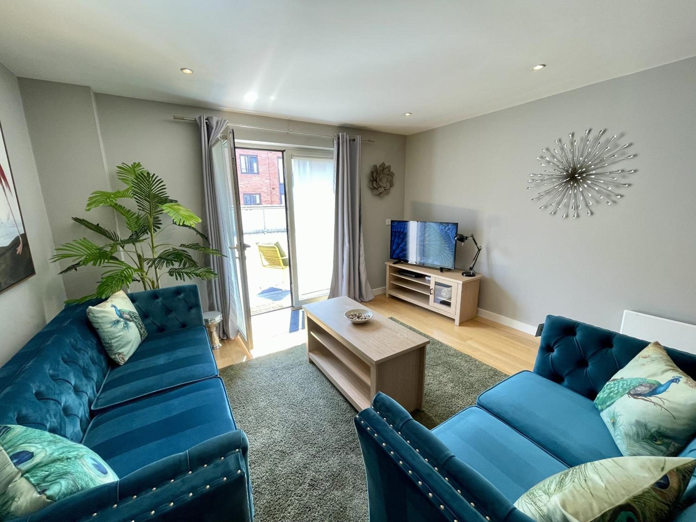 Stunning 2-bed Town Centre Apartment - Hosted by Hutch Lifestyle view 4