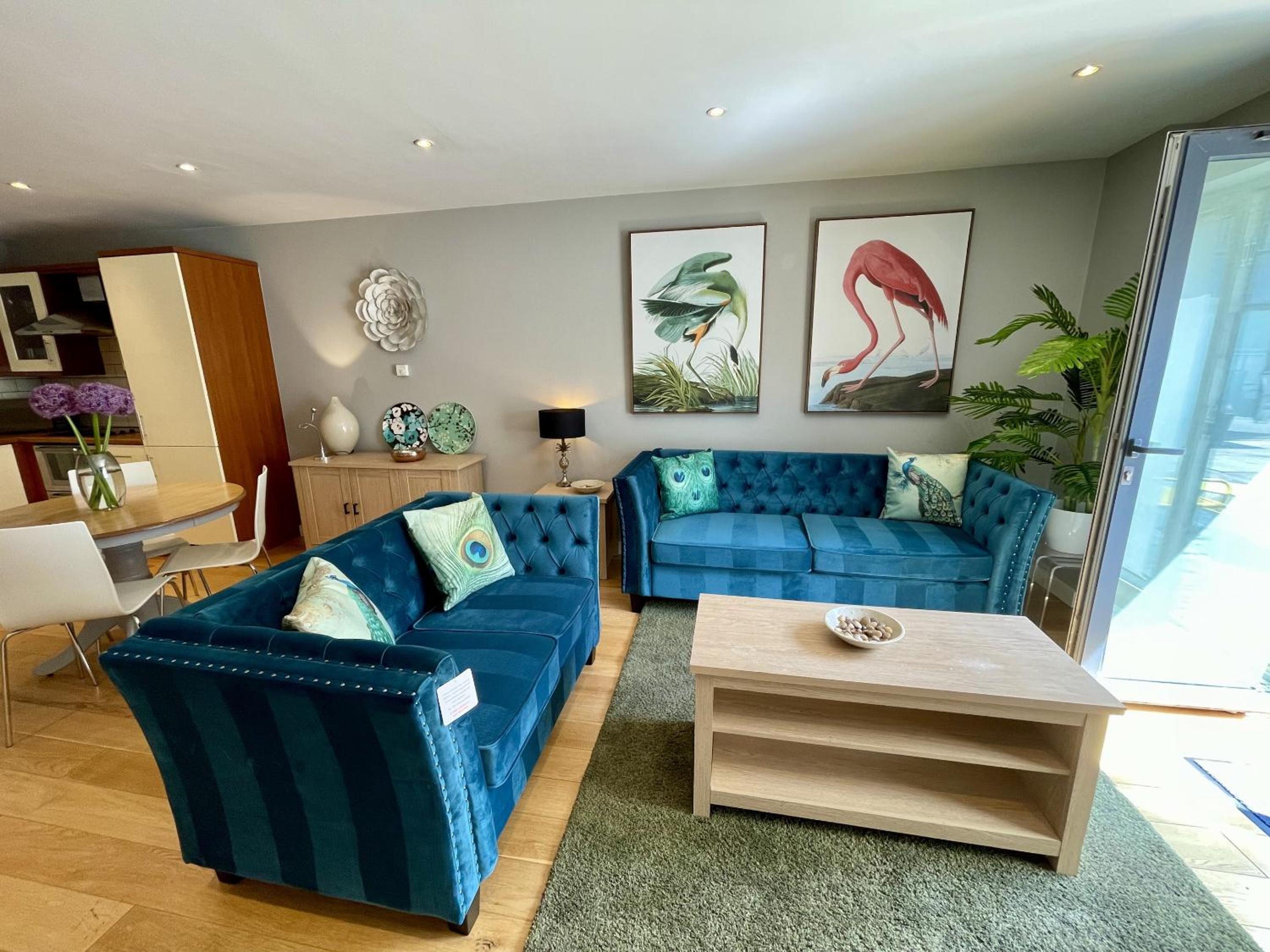 Stunning 2-bed Town Centre Apartment - Hosted by Hutch Lifestyle view 5