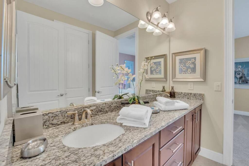 450 Paradise 8BD Villa- Game Room PoolSpa