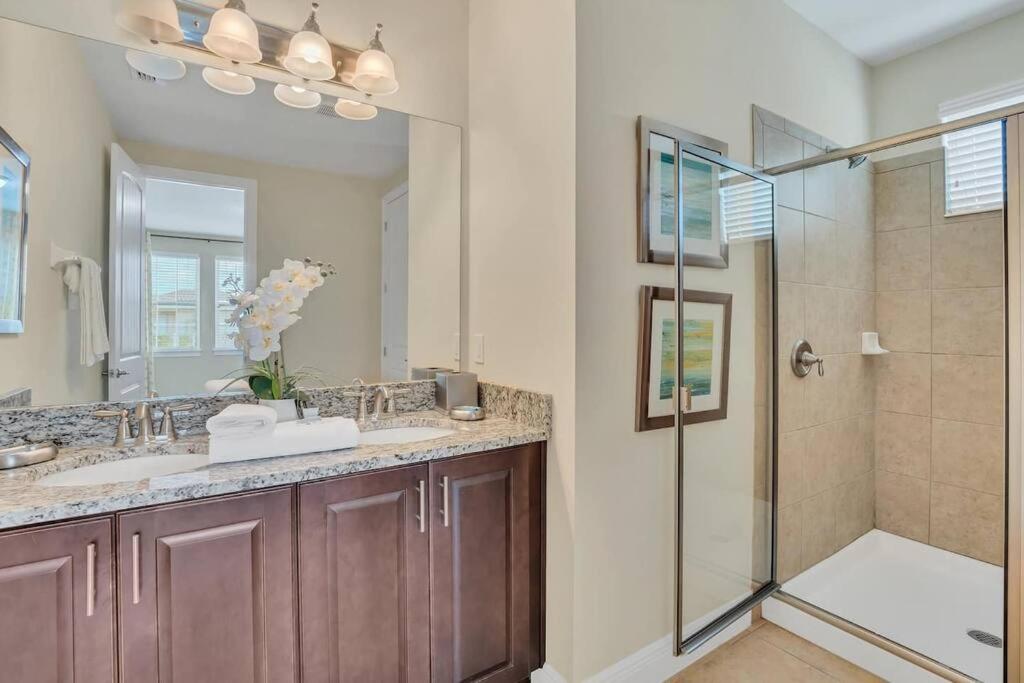 450 Paradise 8BD Villa- Game Room PoolSpa