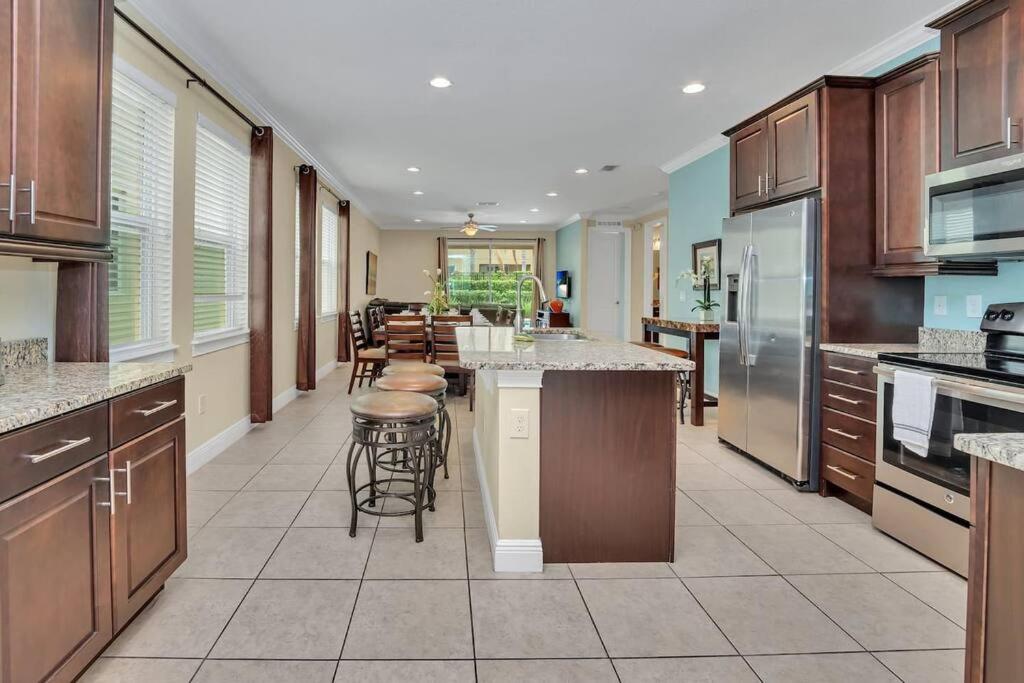 450 Paradise 8BD Villa- Game Room PoolSpa
