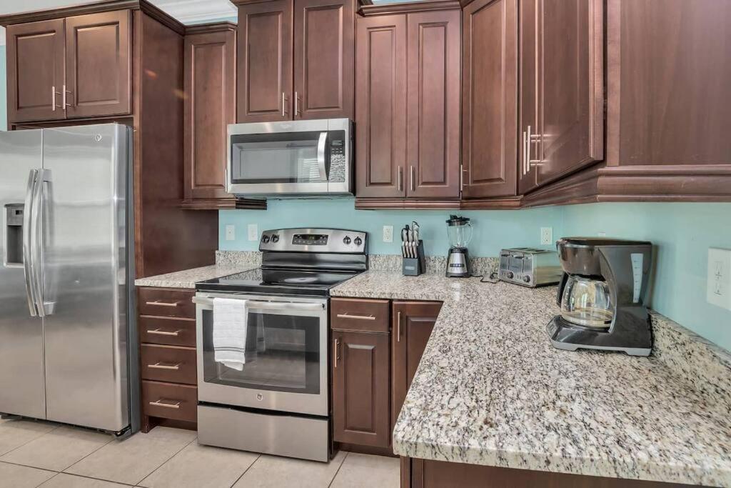 450 Paradise 8BD Villa- Game Room PoolSpa