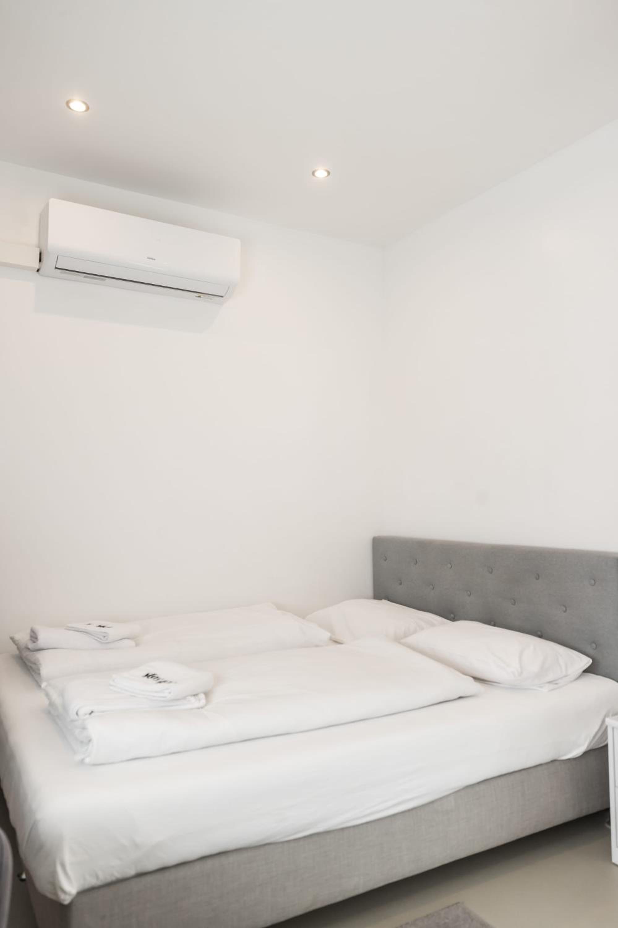 Rooms by StayStay I 24 Hours Check-In