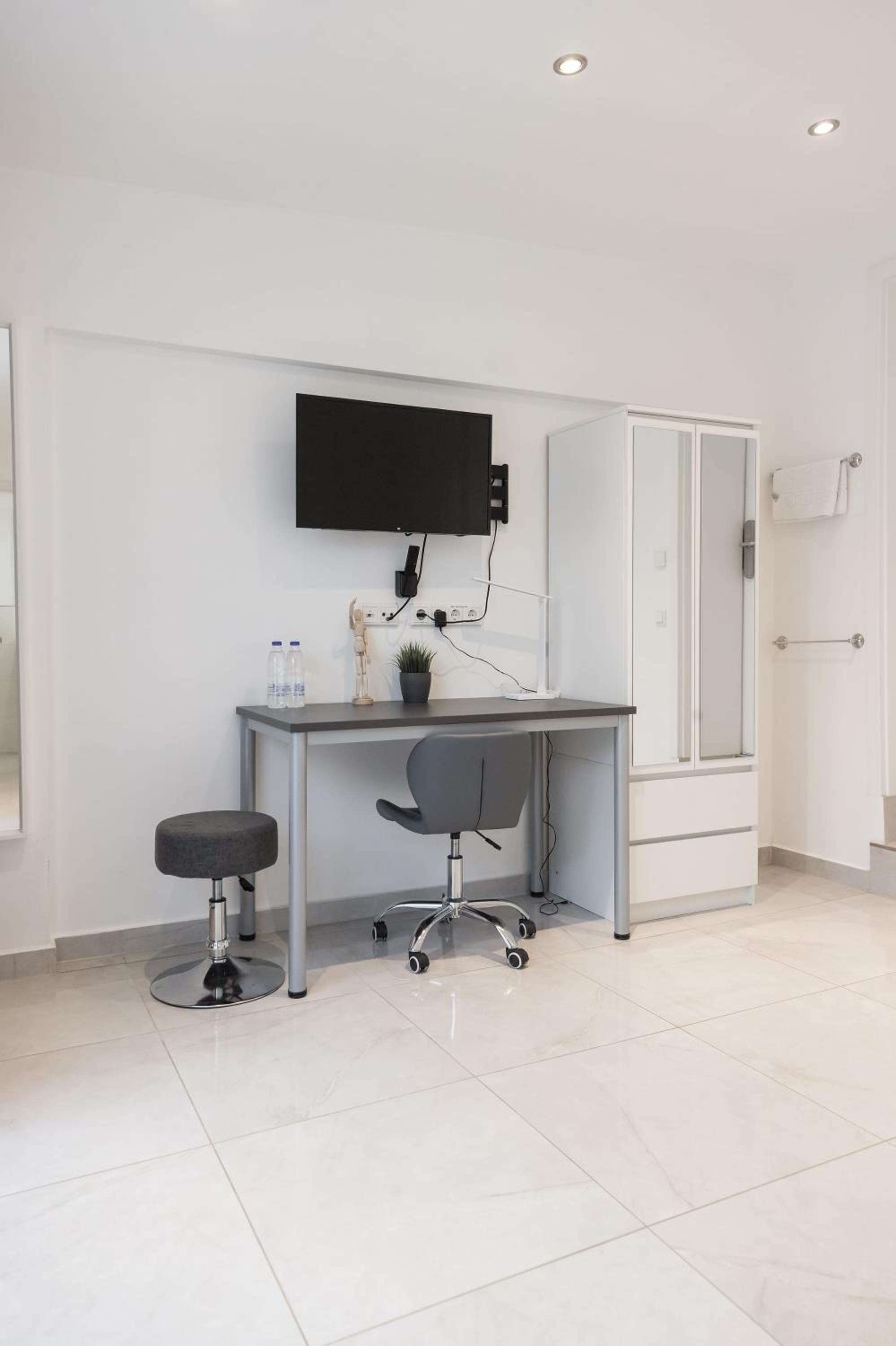 Rooms by StayStay I 24 Hours Check-In