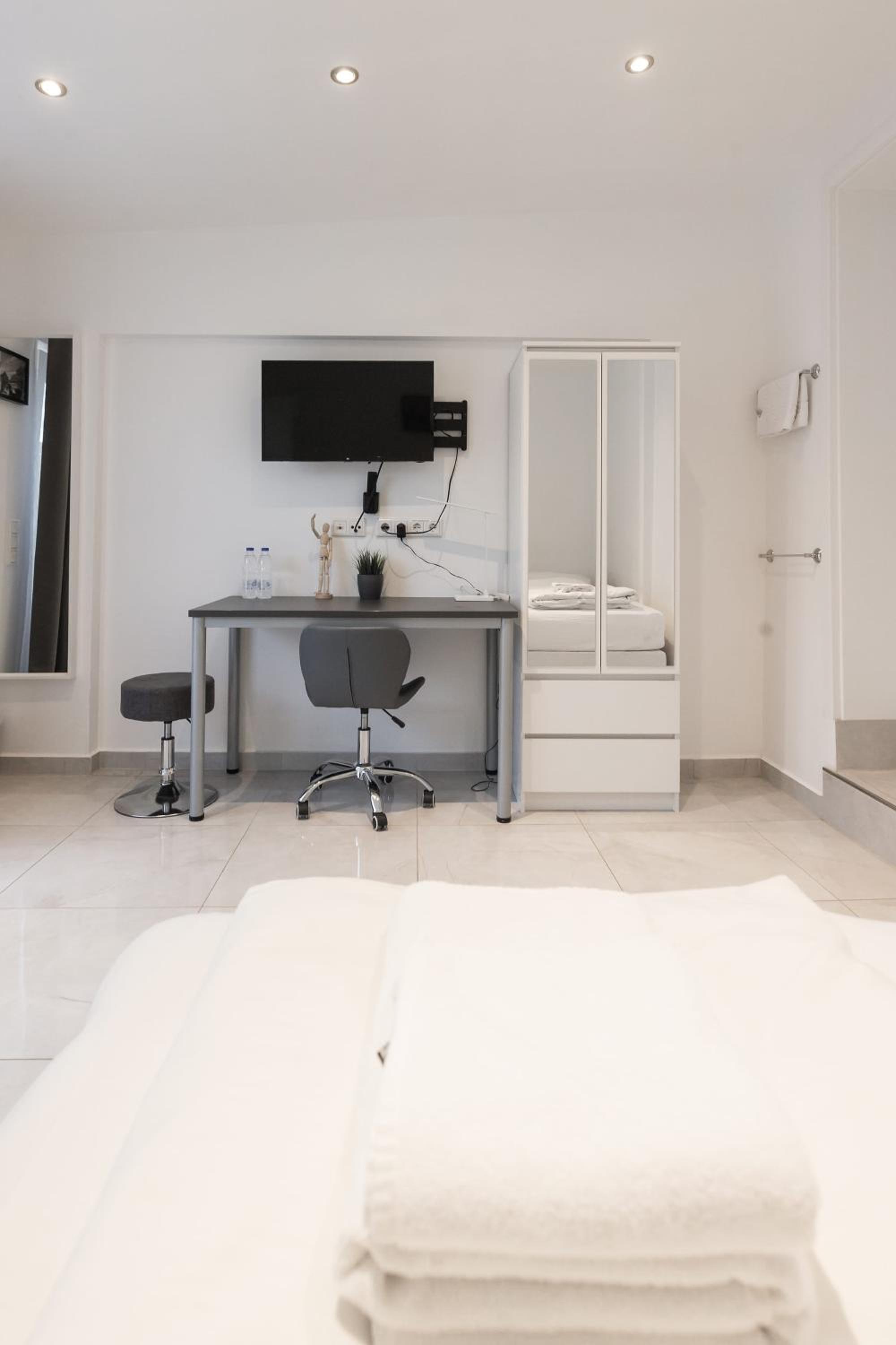 Rooms by StayStay I 24 Hours Check-In