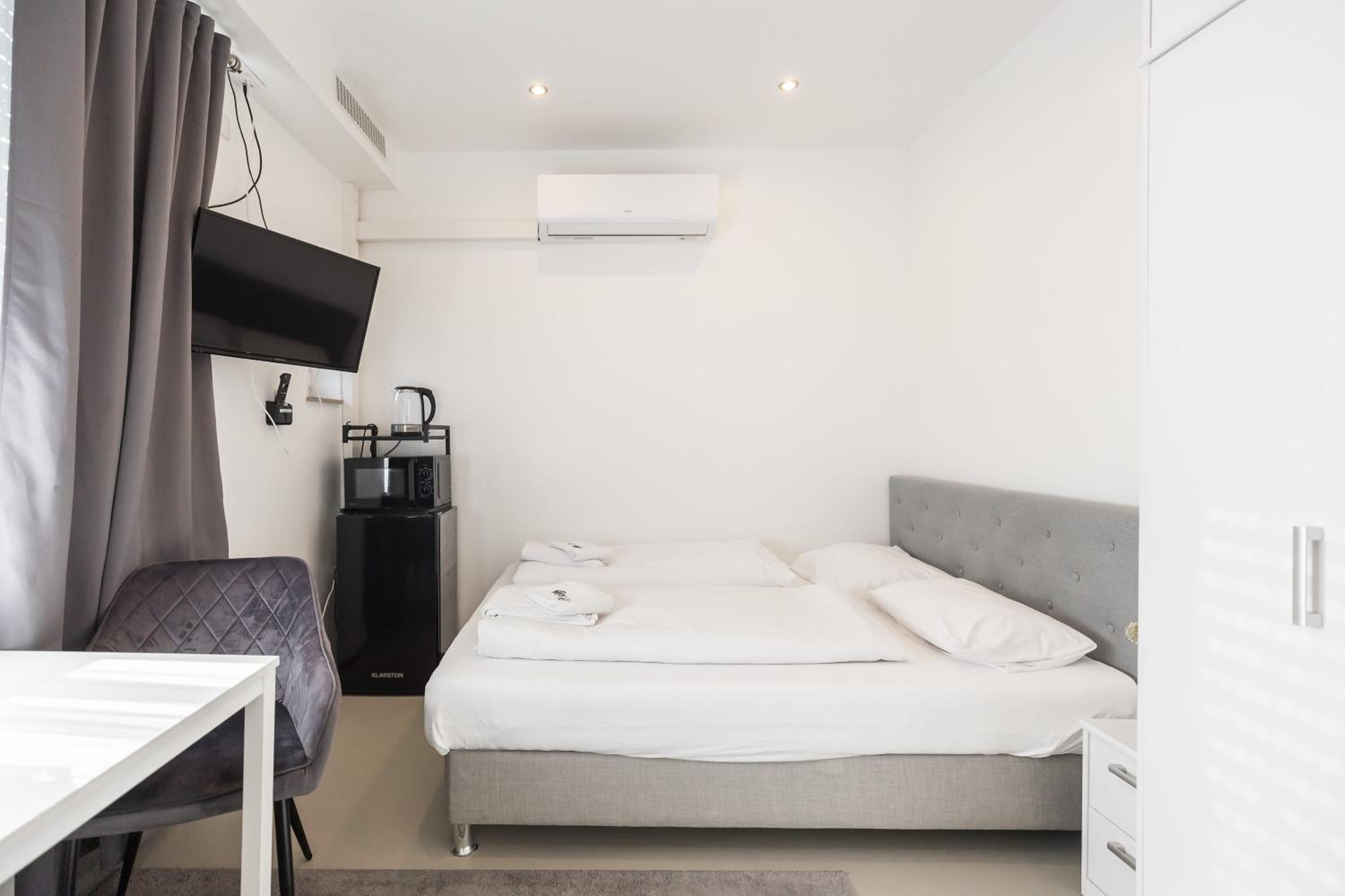 Rooms by StayStay I 24 Hours Check-In