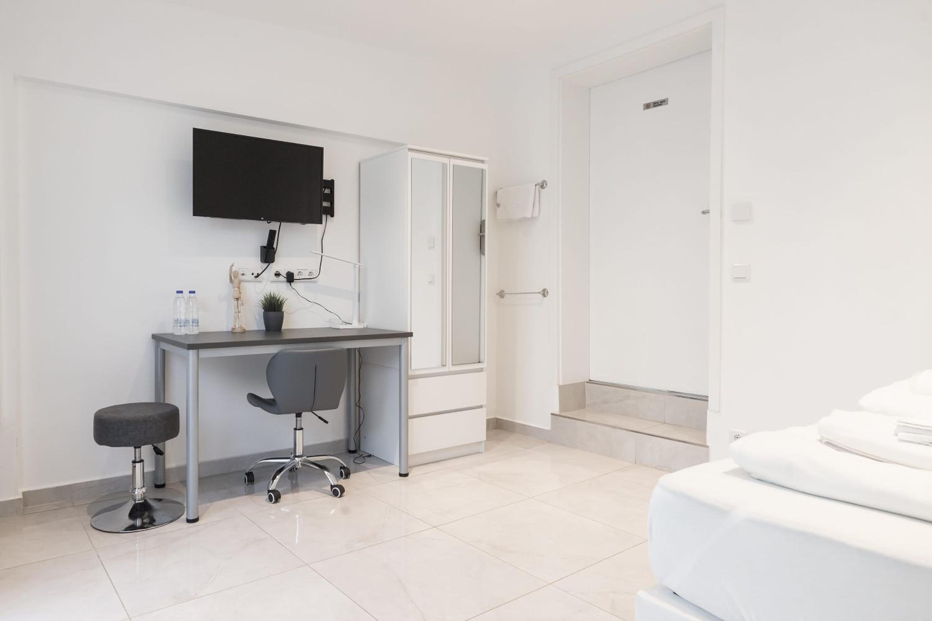 Rooms by StayStay I 24 Hours Check-In