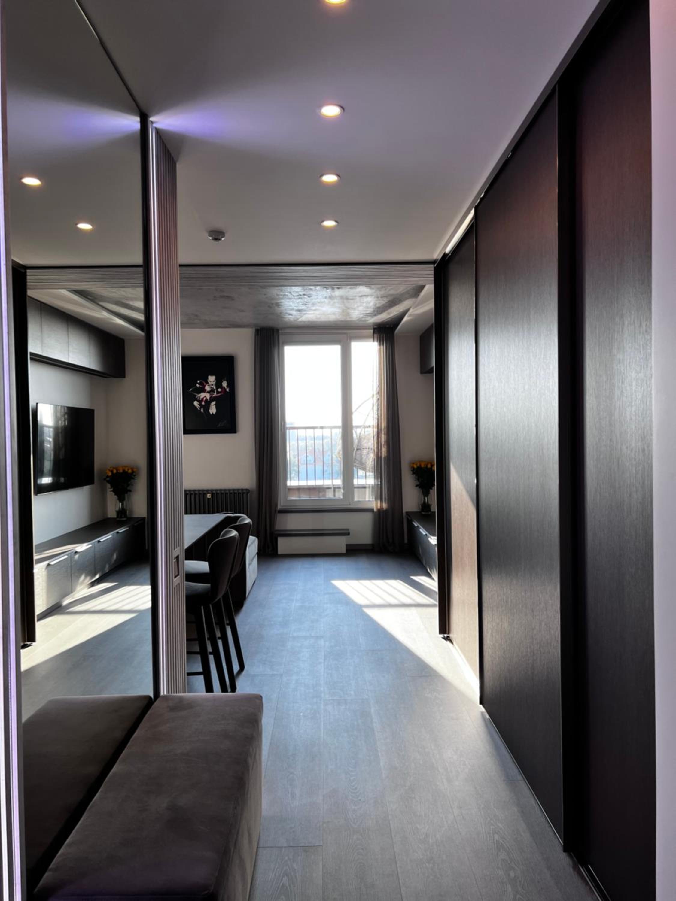 Jonas Hill SkyView Apartment view 5