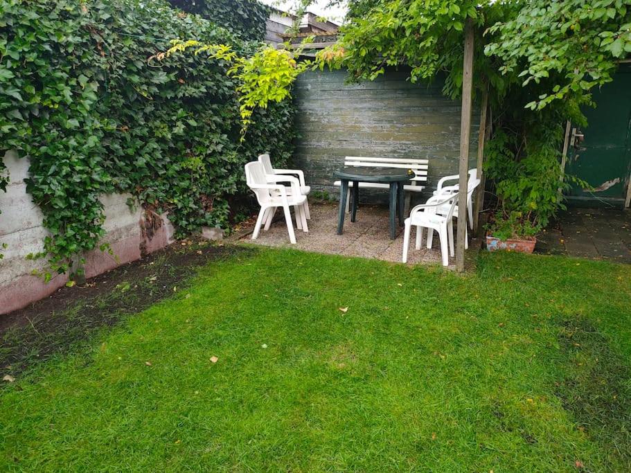 Sion House with garden in the center close to the sea and Amsterdam