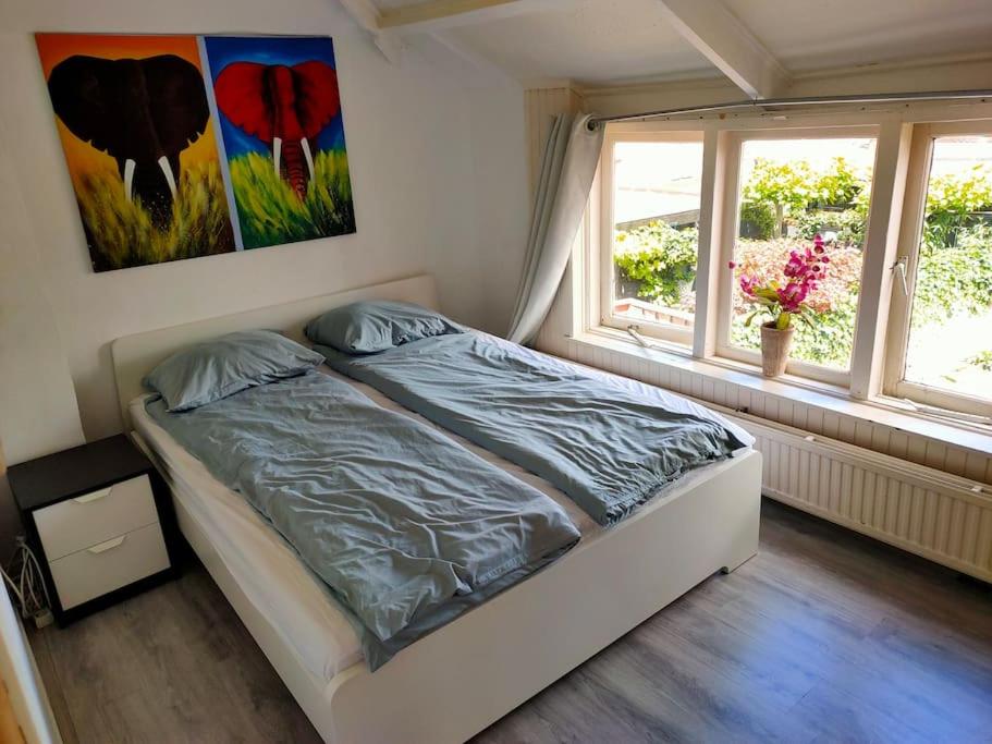 Sion House with garden in the center close to the sea and Amsterdam
