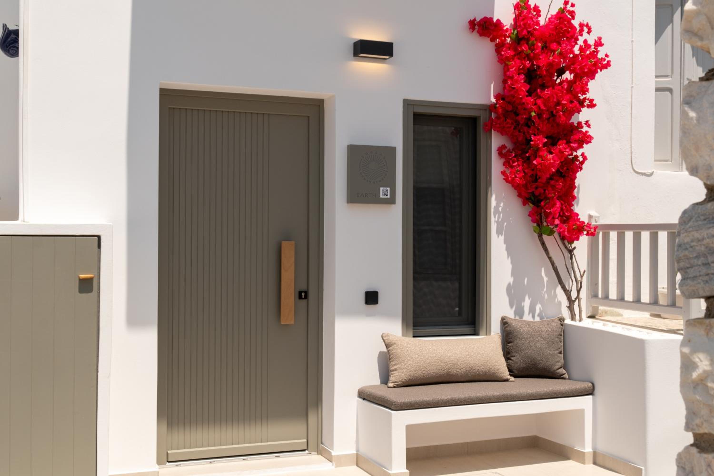 SunSal Luxury Studios - Earth view 2
