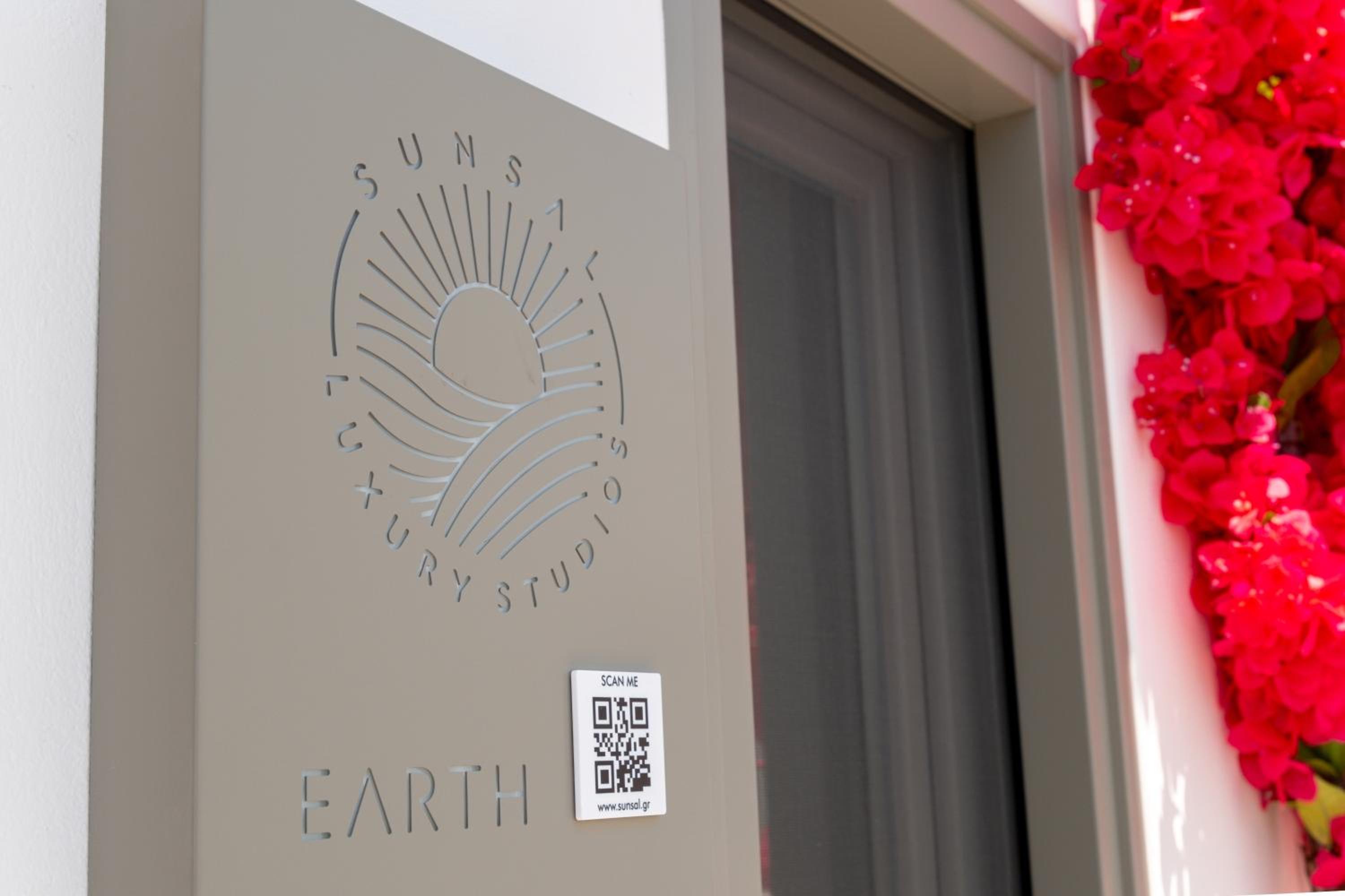 SunSal Luxury Studios - Earth view 3