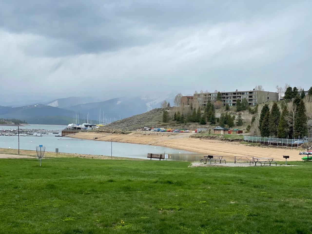 Lakefront Luxury Condo with Stunning Views!!