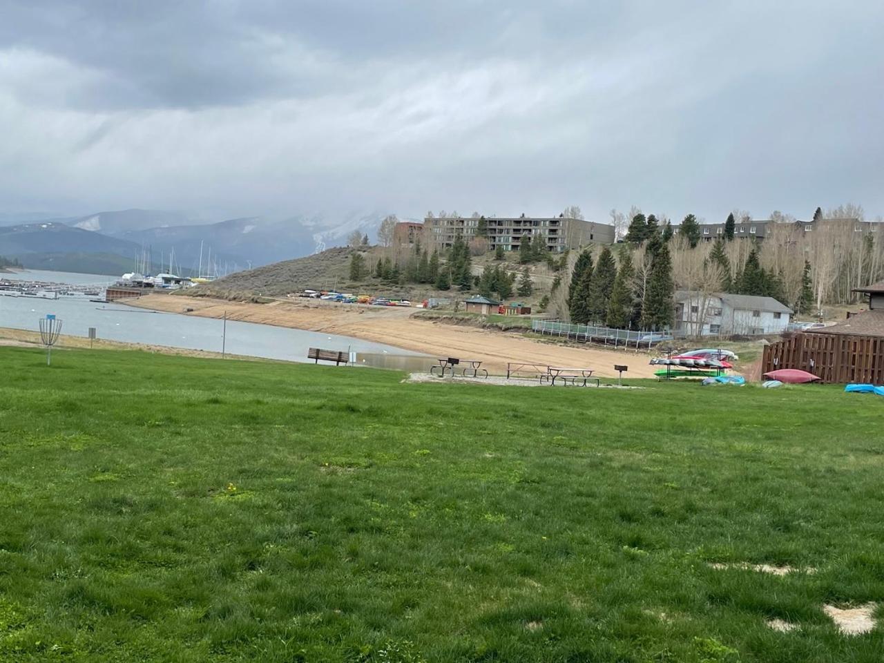 Lakefront Luxury Condo with Stunning Views!!