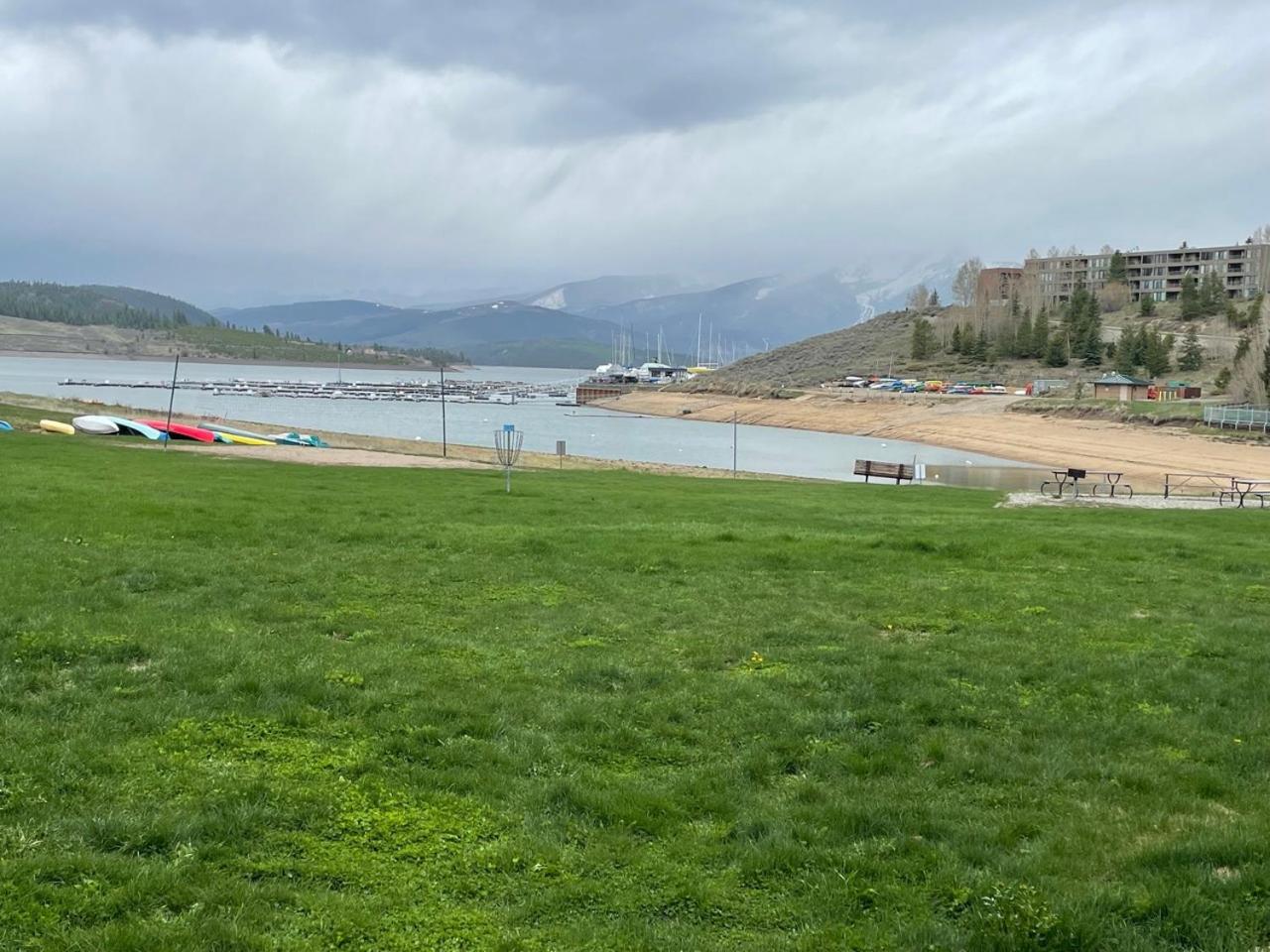 Lakefront Luxury Condo with Stunning Views!!