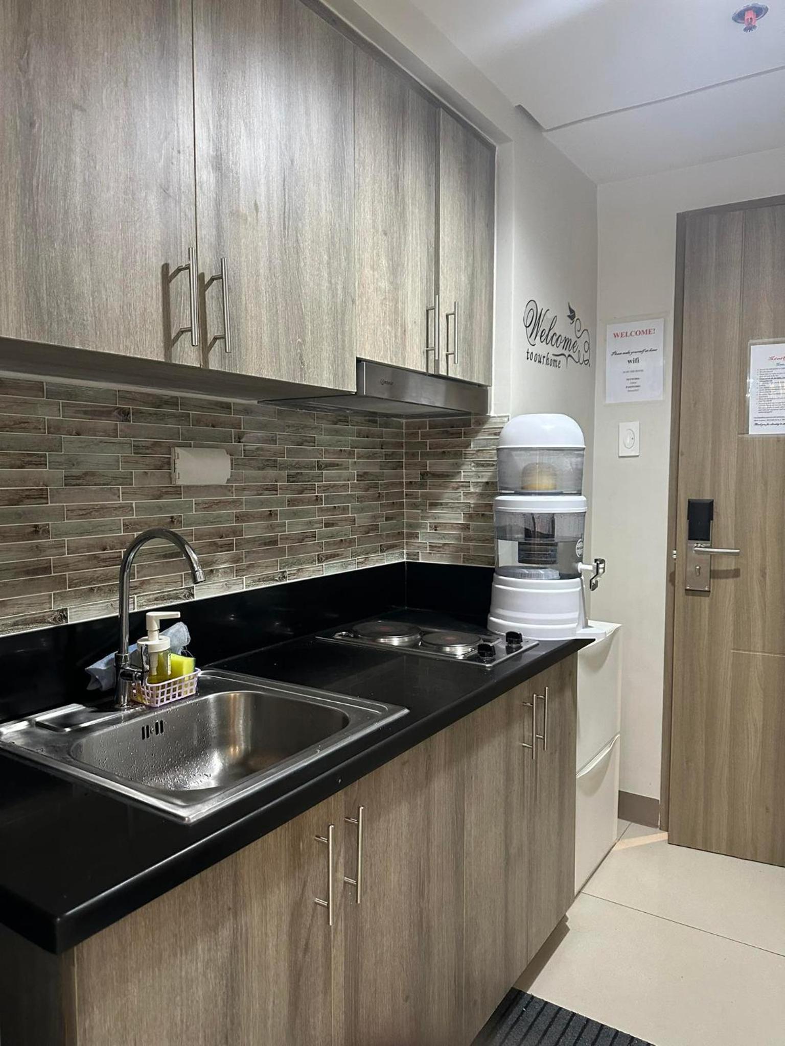 Mel and Rose Place in S Residences Tower 1 MOA view 5