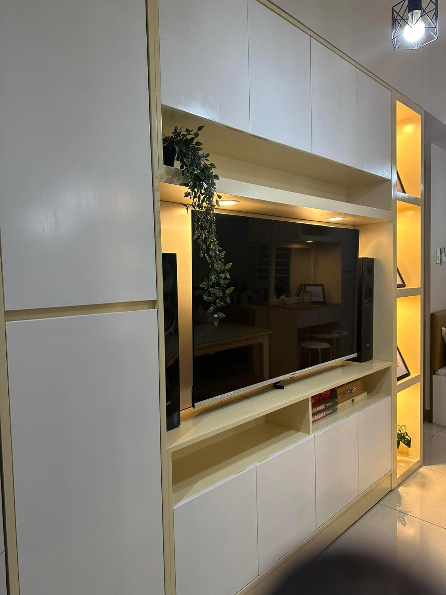 Mel and Rose Place in S Residences Tower 1 MOA view 4