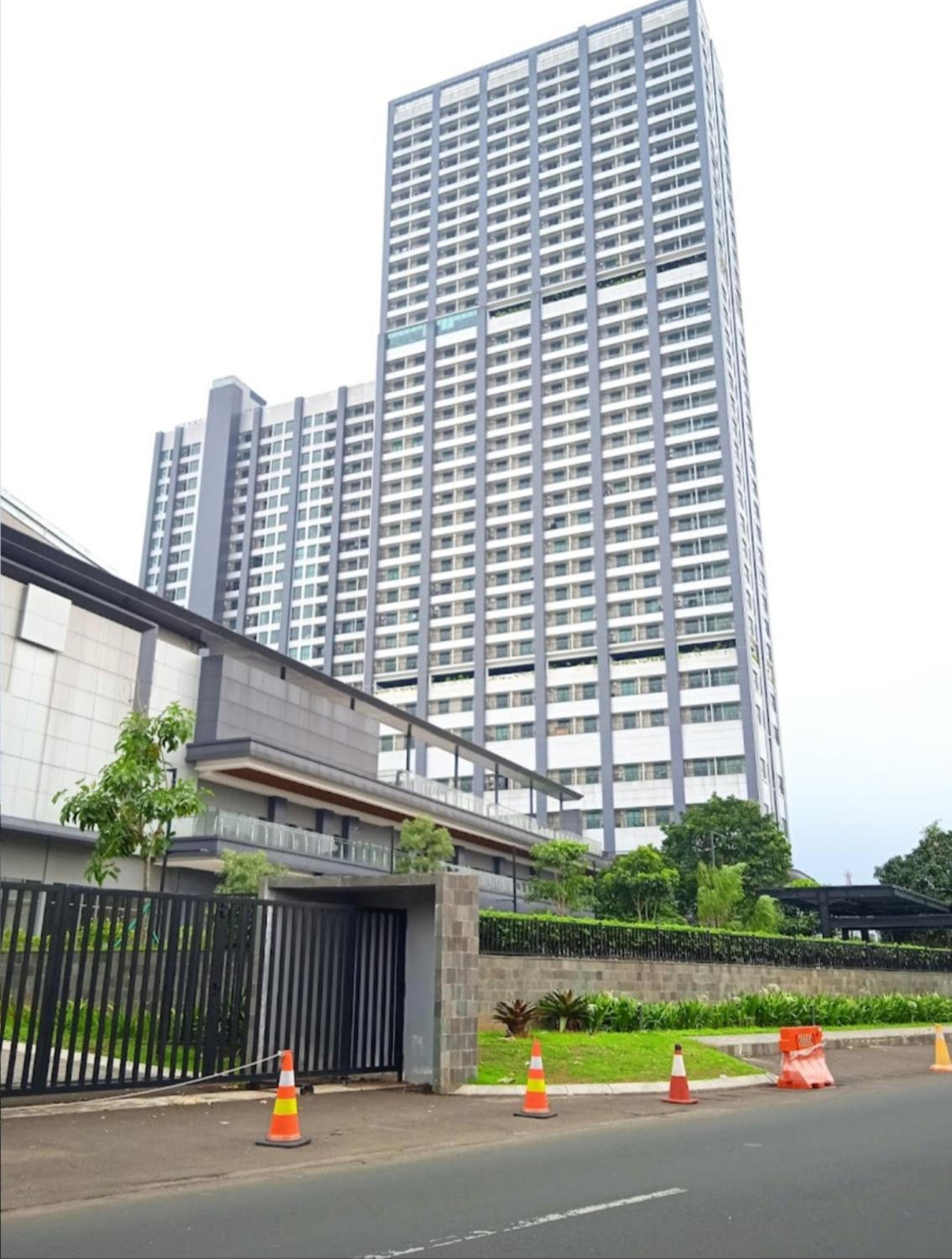 Embarcadero Suite Apartment by Novi Lestari
