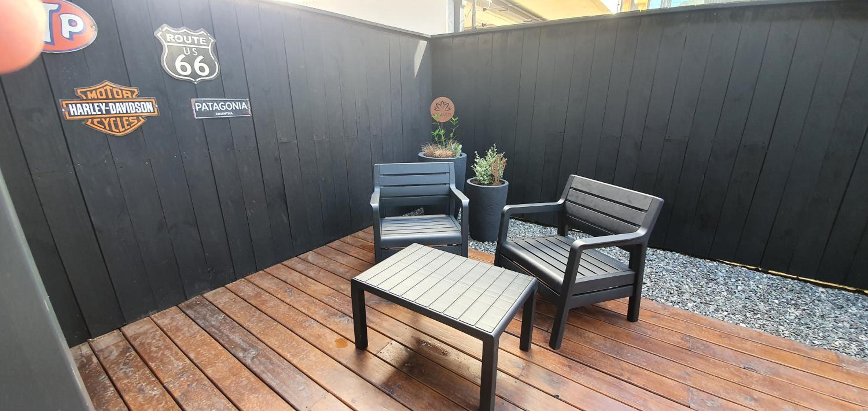 Hermoso monoambiente de diseño único, con patio, en el centro de SMA. 4v5