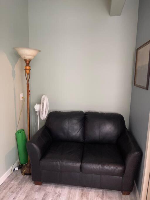 Bright and Cozy 1 Bedroom Suite