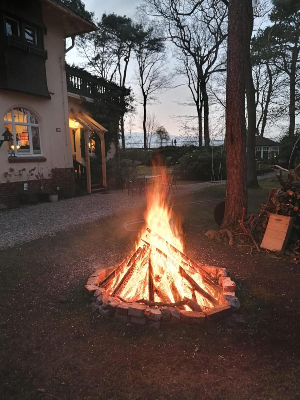Strandvilla Hubertus Boltenhagen - Ferienwohnungen Apartment mit Parkplatz WLAN Küche Garten Grillplatz Waldbaden