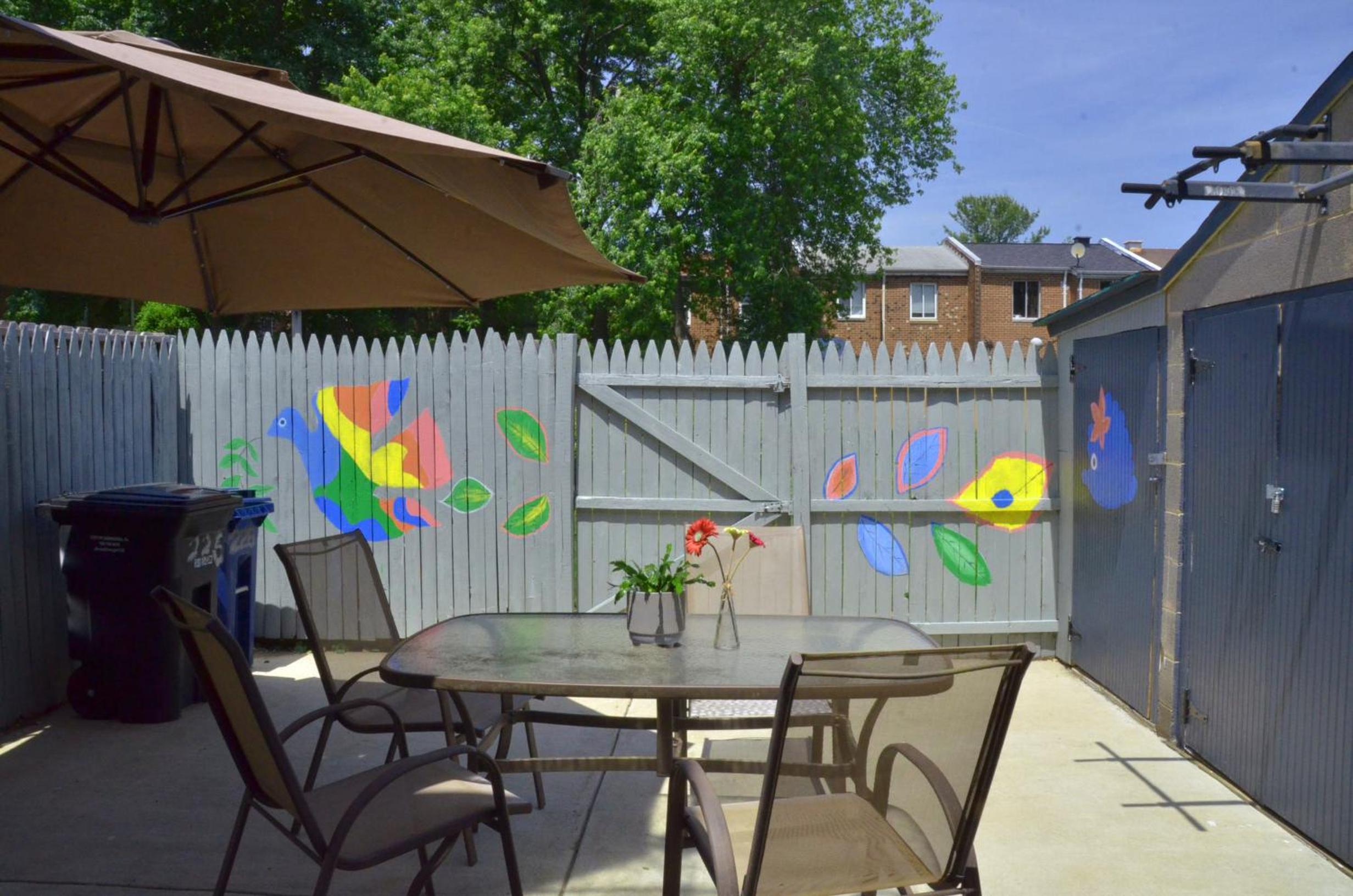 Charming 3bd Alexandria House, 11 miles to DC, Nice front view view 5