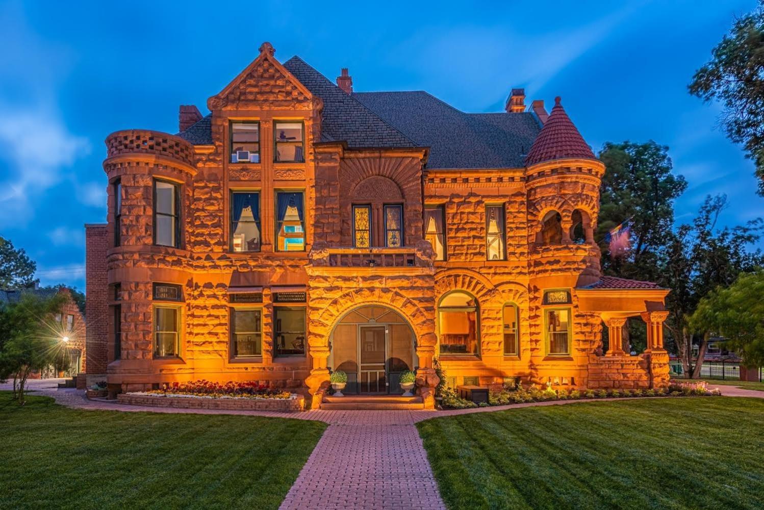 Orman Mansion - Pueblo's Most Luxurious Stay! view 5